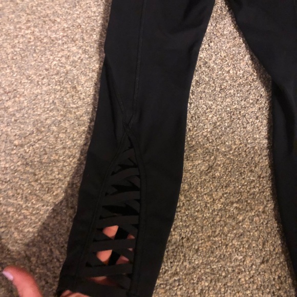 Lululemon leggings. 6 - Picture 7 of 8